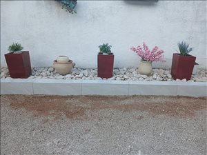 אדניות מחרסינה 