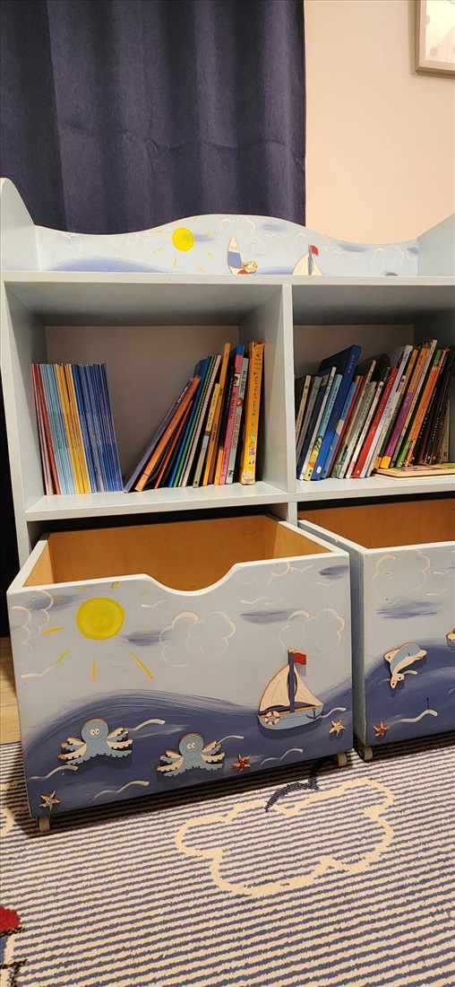 תמונה 2 ,ספריית ילדים מעוצבת + 2 מגירות למכירה ברעננה ריהוט  ספריה