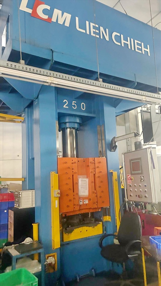 תמונה 2 ,מכבש הידראולי 250 טון LCM למכירה באשדוד ציוד לתעשייה  מכונות