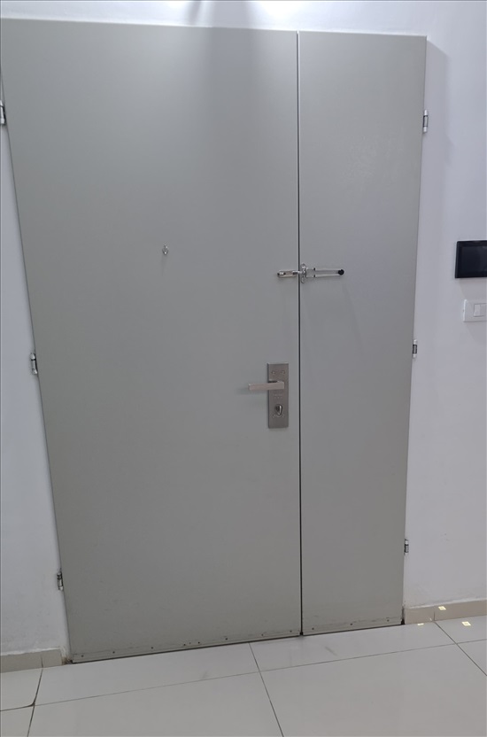 תמונה 2 ,דלת כניסה עם כנף למכירה בכרמיאל ריהוט  דלתות
