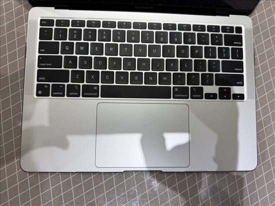 תמונה 2 ,MacBook Air M1 13" 8GB/512GB למכירה ב‏גבעת הצרפתית מוצרי Apple  מחשבים וציוד נלווה