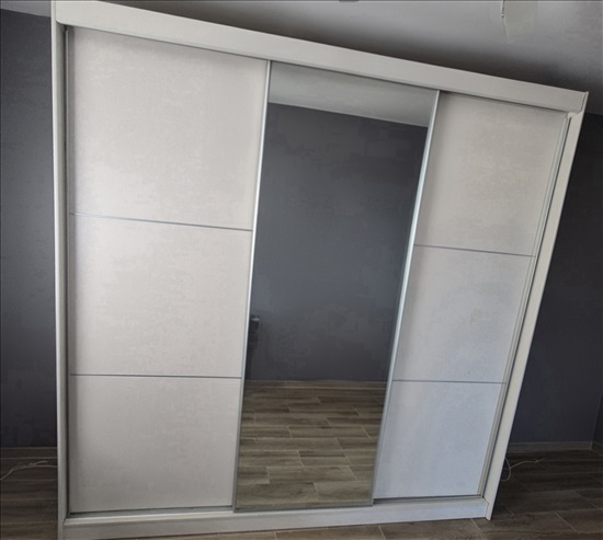 תמונה 1 ,ארון הזזה 240x240 כולל מראה  למכירה בתל מונד ריהוט  ארונות