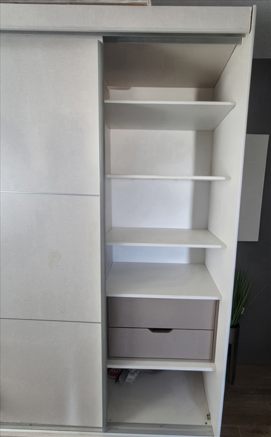 תמונה 3 ,ארון הזזה 240x240 כולל מראה  למכירה בתל מונד ריהוט  ארונות