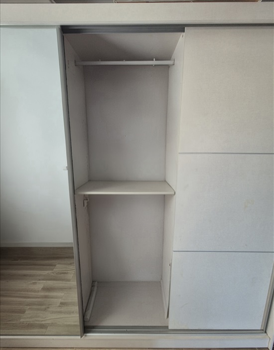 תמונה 2 ,ארון הזזה 240x240 כולל מראה  למכירה בתל מונד ריהוט  ארונות