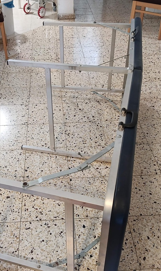 תמונה 3 ,מיטת טיפול איכותית ממתכת למכירה בפתח תקווה ציוד לעסקים  ציוד לקליניקות ומרפאות