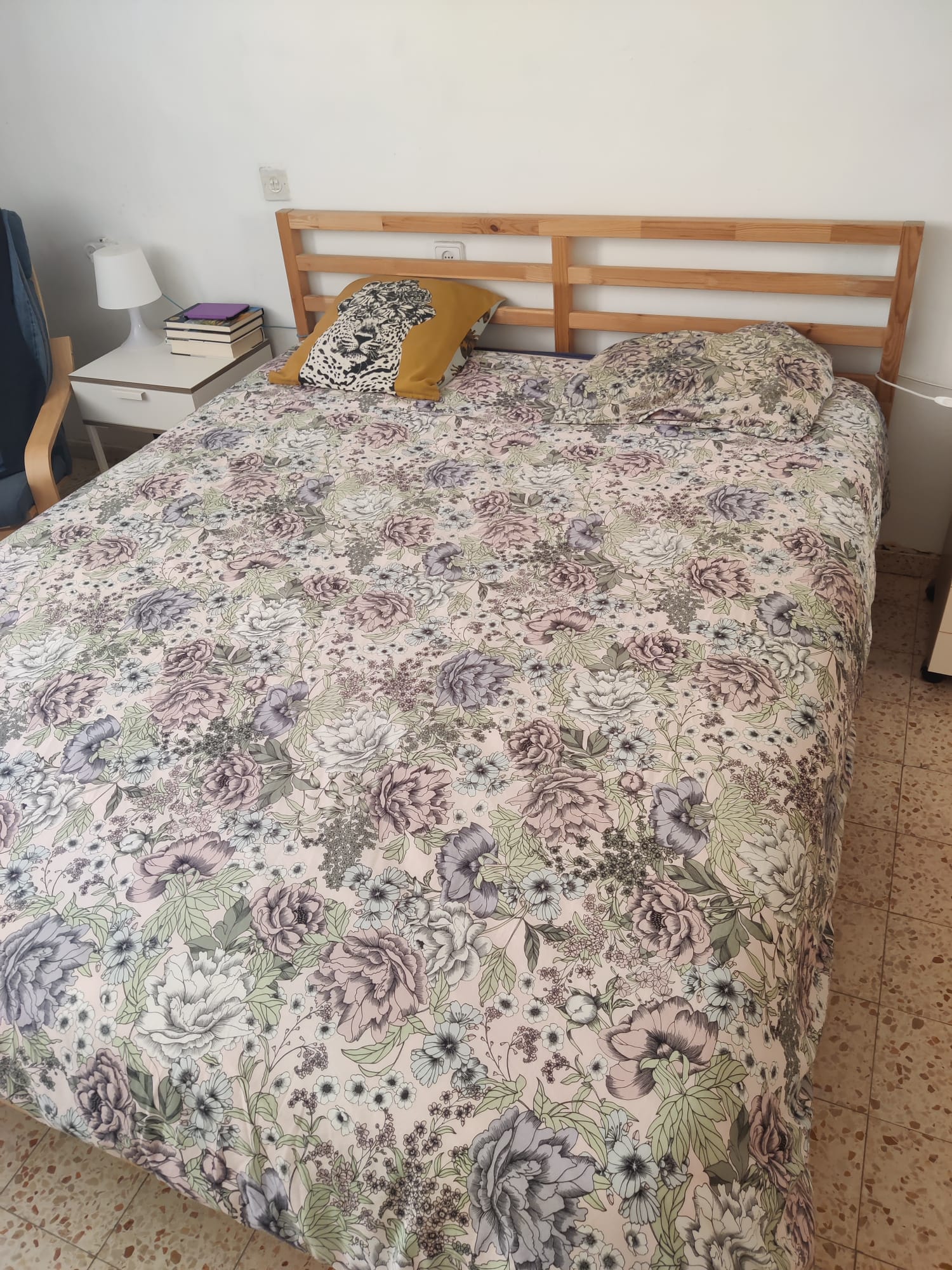 תמונה 3, בסיס מיטה של איקאה למכירה ברחובות | ריהוט  מיטות