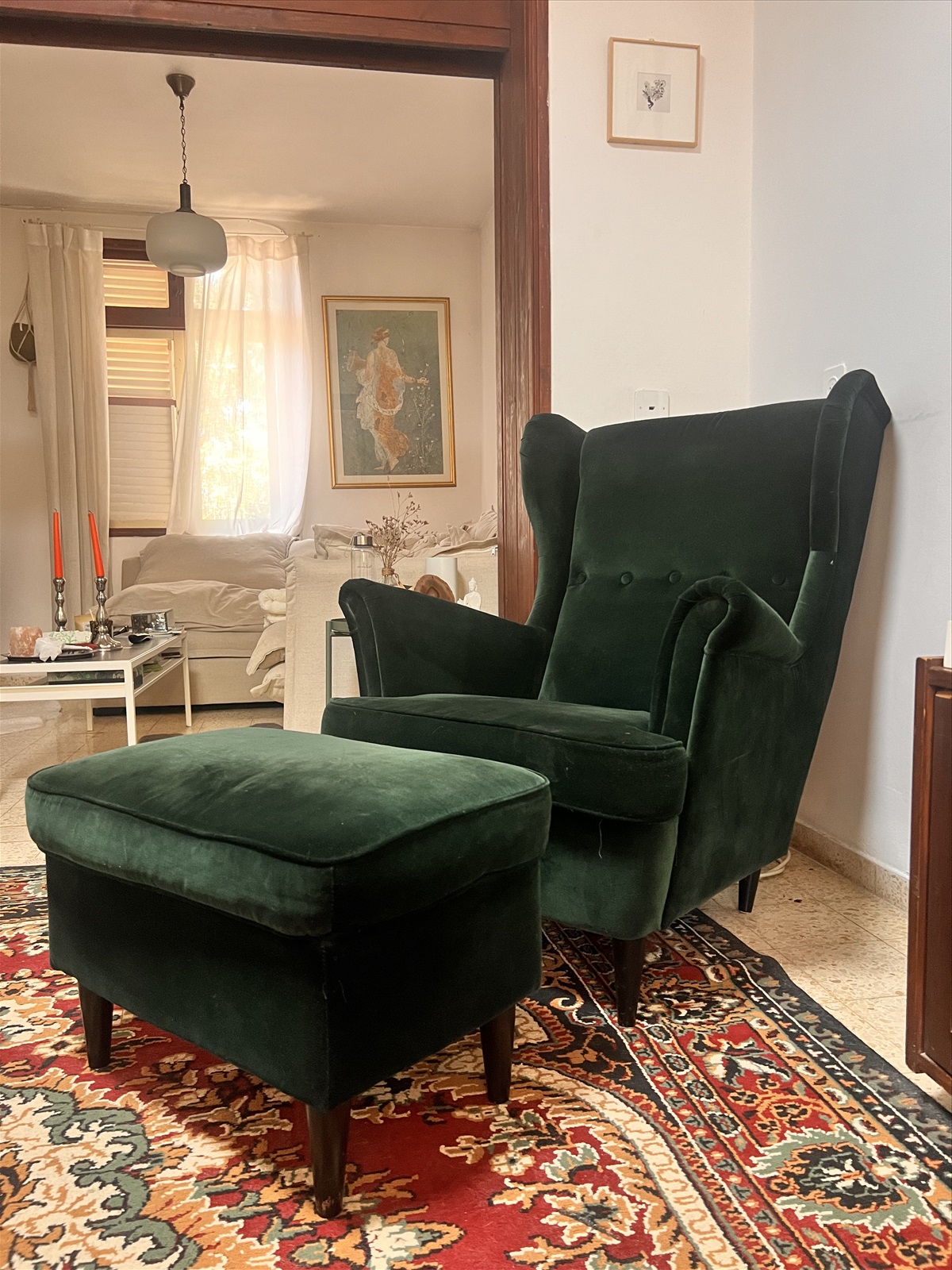 תמונה 2, כורסת וינגבק והדום מבד קטיפה למכירה בגעתון | ריהוט  כורסאות