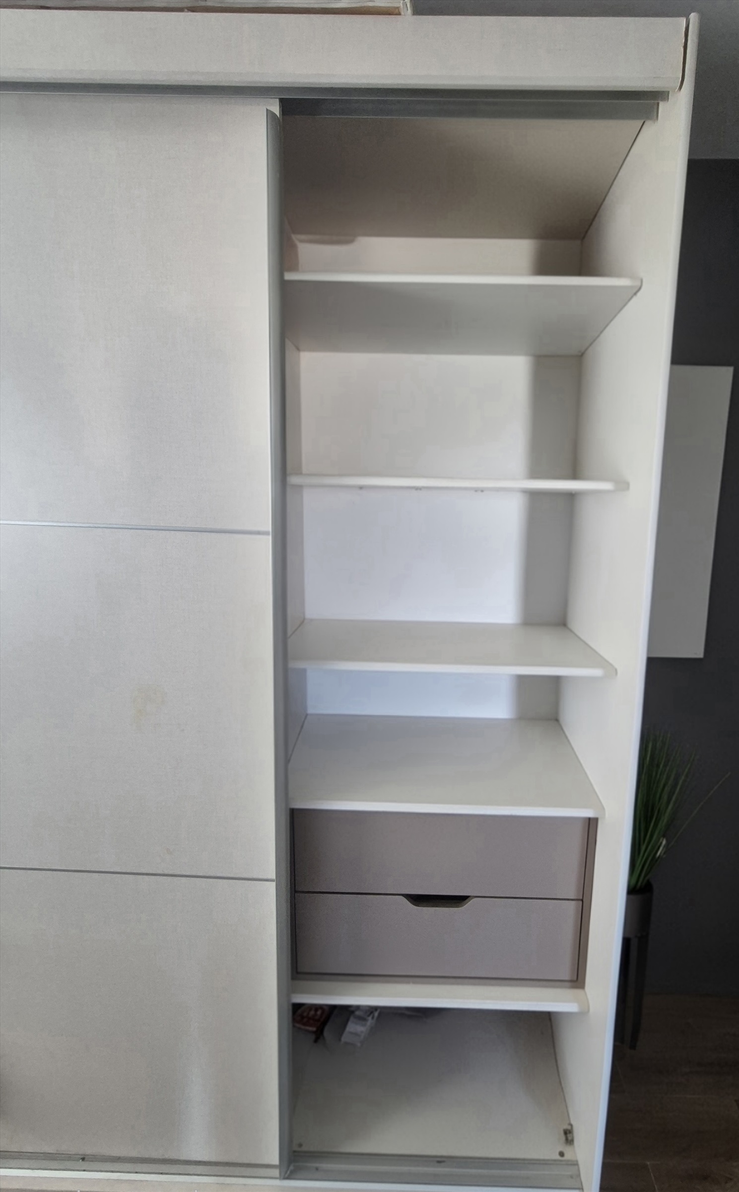 תמונה 3, ארון הזזה 240x240 כולל מראה  למכירה בתל מונד | ריהוט  ארונות