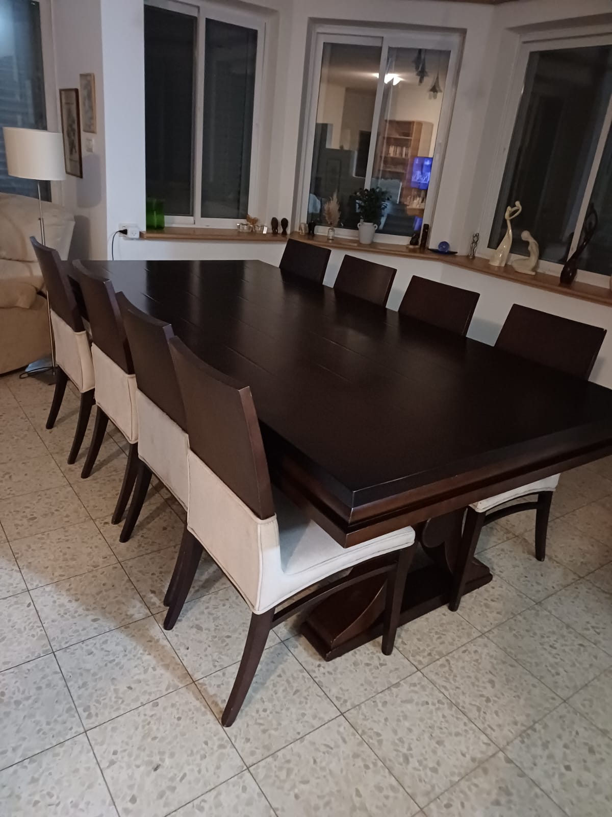 תמונה 2, שולחן אוכל + 8 כסאות למכירה בפרדס חנה כרכור | ריהוט  פינת אוכל