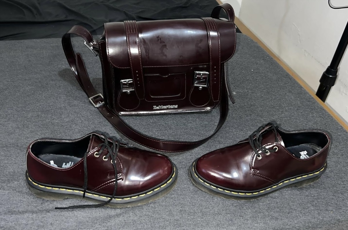 תמונה 1, נעליים + תיק תואם Dr. Martens למכירה בחיפה | ביגוד ואביזרים  נעליים