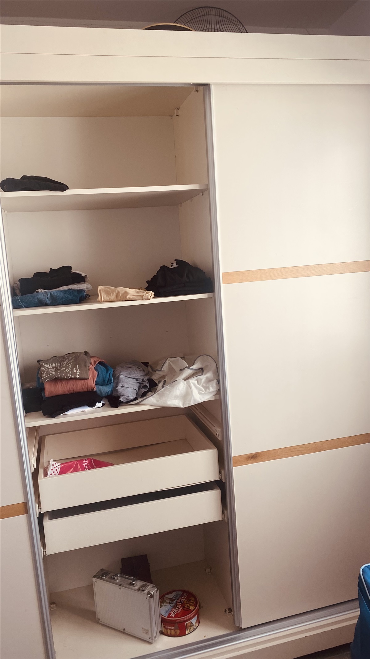 תמונה 1, ארון בגדים חדש 2.00מעל 2.20 למכירה בראש העין | תכולת דירה  שונות