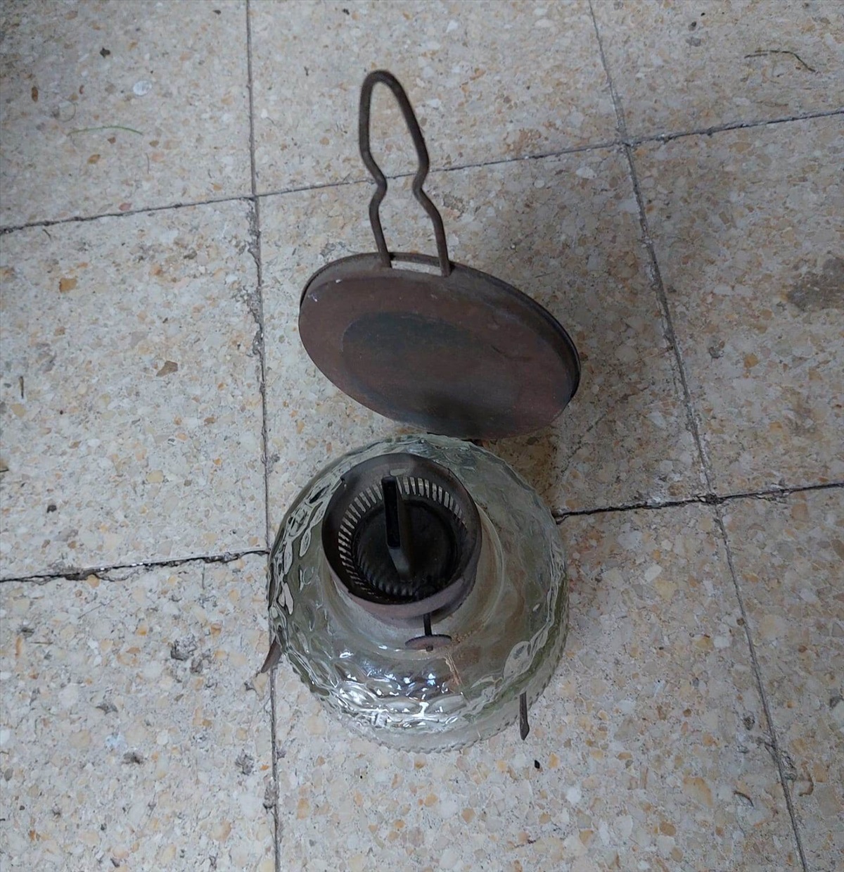 תמונה 1, מנורת נפט וינטג מקורית למכירה בהוד השרון | אספנות  ענתיקות