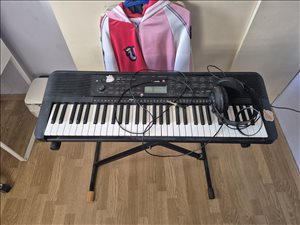 קלידים של ימאהה PSR-E273 