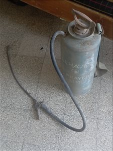 מרסס עתיק, ממתכת כולל משאבת יד 