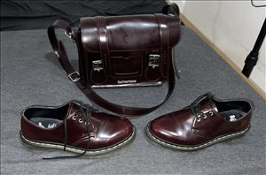 נעליים + תיק תואם Dr. Martens 
