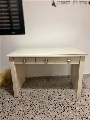 כוורת ושידה תואם לחדר  
