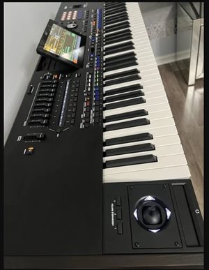 מקלדת עבודה Korg PA5X עם 76 קל 