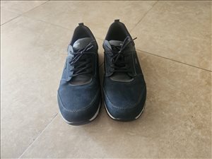 ביגוד ואביזרים נעליים 16 