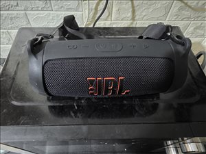 jbl charge 5. 