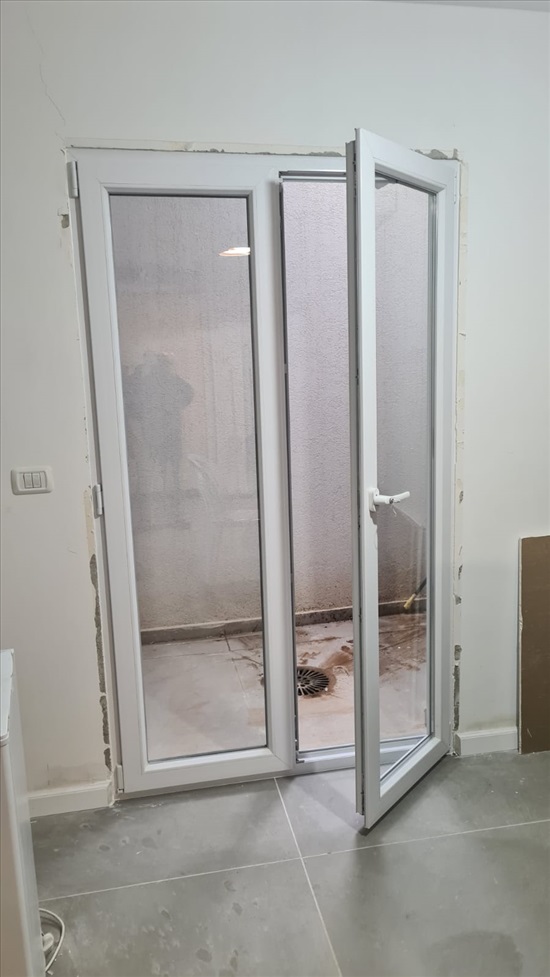 תמונה 5 ,קו ייצור מלא לחלונות ודלתות PV למכירה בראש העין כלי עבודה  כלים תעשייתים