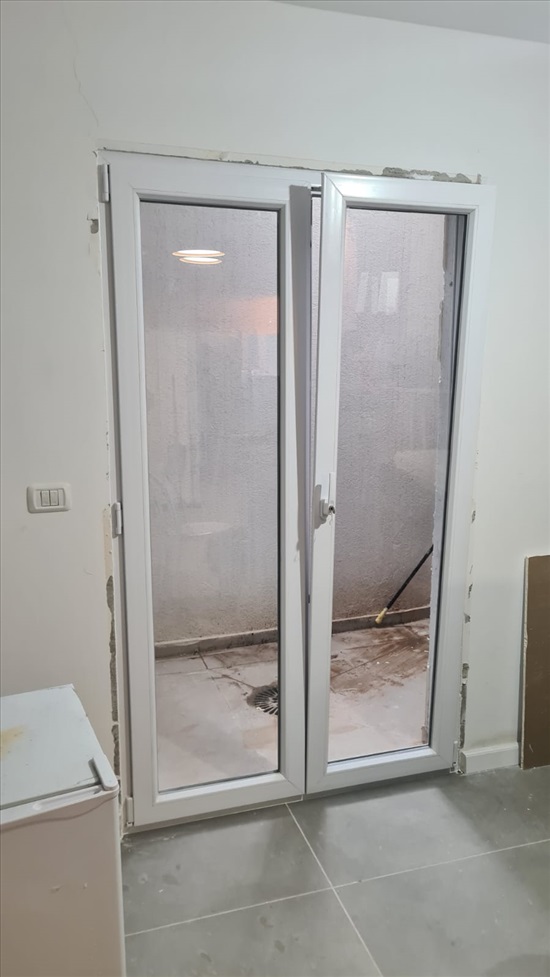 תמונה 7 ,קו ייצור מלא לחלונות ודלתות PV למכירה בראש העין כלי עבודה  כלים תעשייתים