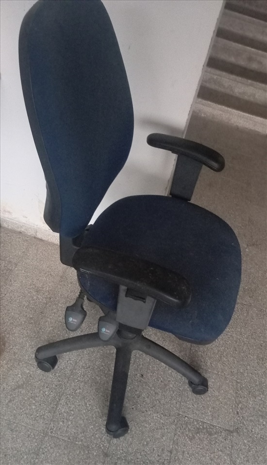 תמונה 4 ,כיסא מנהלים איכותי ורחב במצב ח למכירה בחיפה ריהוט  כיסאות