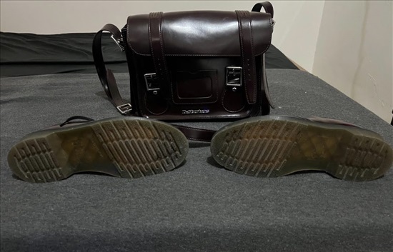תמונה 2 ,נעליים + תיק תואם Dr. Martens למכירה בחיפה ביגוד ואביזרים  נעליים