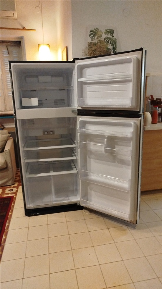 תמונה 1 ,מקרר שארפ 2 דלתות , מקפיא עליו למכירה בירושלים מוצרי חשמל  מקפיא