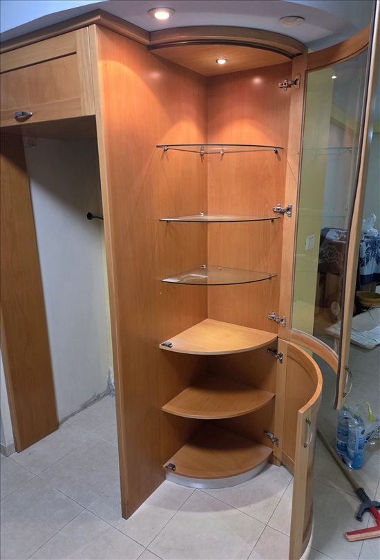 תמונה 3 ,ווטרינה זכוכית עגולה  למכירה בנצרת עילית ריהוט  מזנון/ ויטרינה