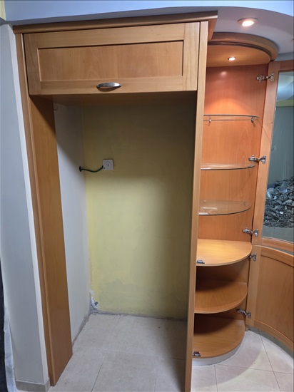 תמונה 2 ,ווטרינה זכוכית עגולה  למכירה בנצרת עילית ריהוט  מזנון/ ויטרינה