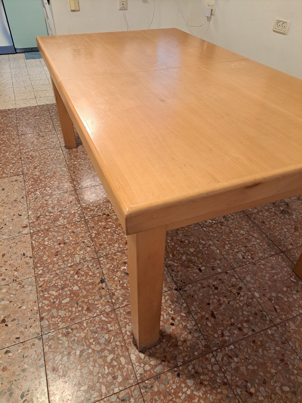 תמונה 3, שולחן אוכל למכירה בקרית אונו | ריהוט  שולחנות