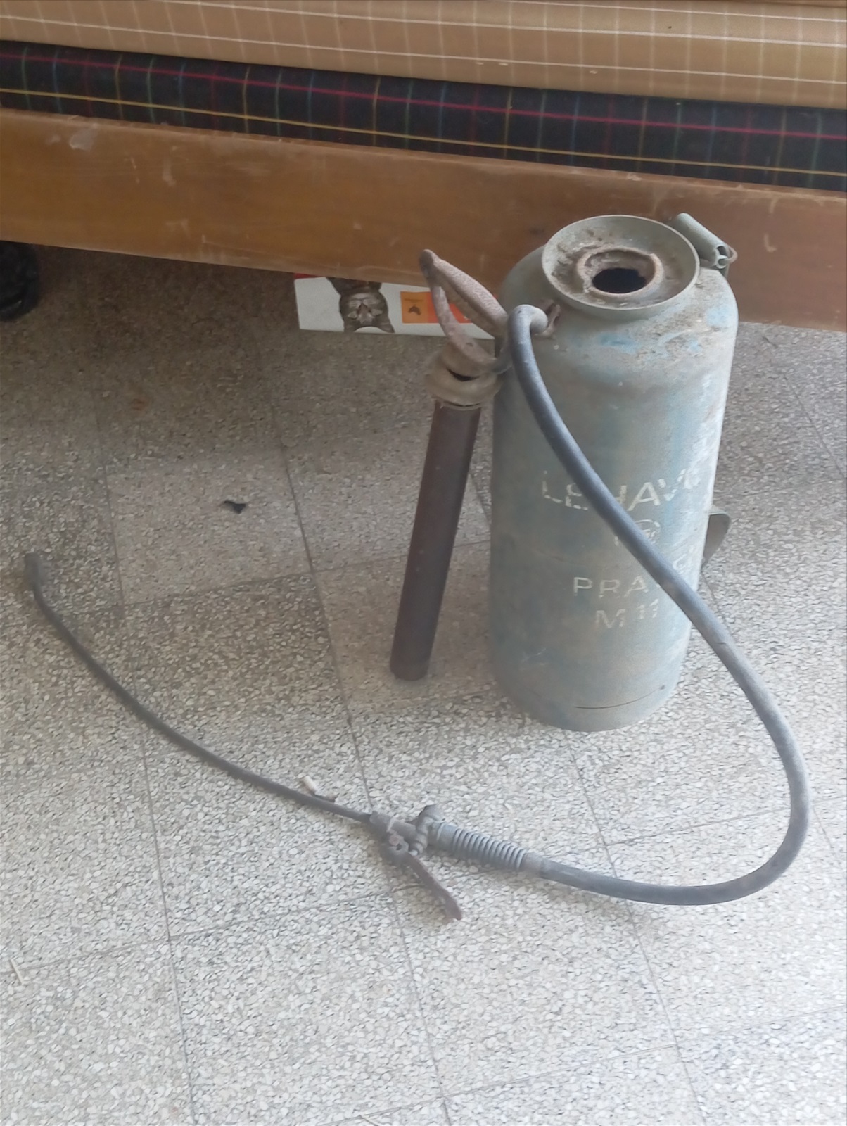 תמונה 3, מרסס עתיק, ממתכת כולל משאבת יד למכירה בחיפה | אומנות  שונות
