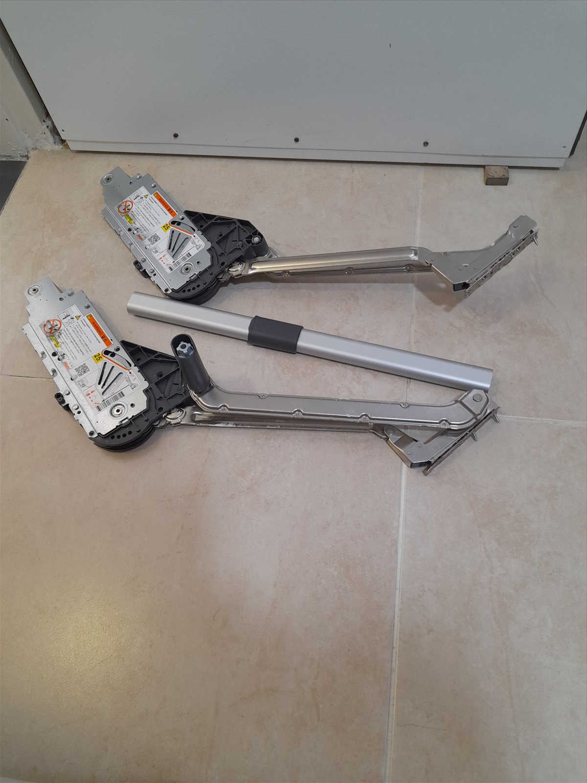 תמונה 3, מנגנון לארון קלפה דגם בלום  למכירה בנתניה | ריהוט  מטבחים
