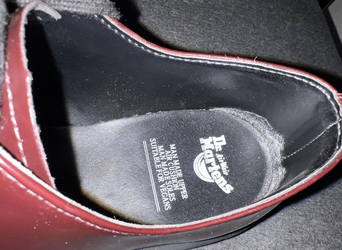 תמונה 4, נעליים + תיק תואם Dr. Martens למכירה בחיפה | ביגוד ואביזרים  נעליים