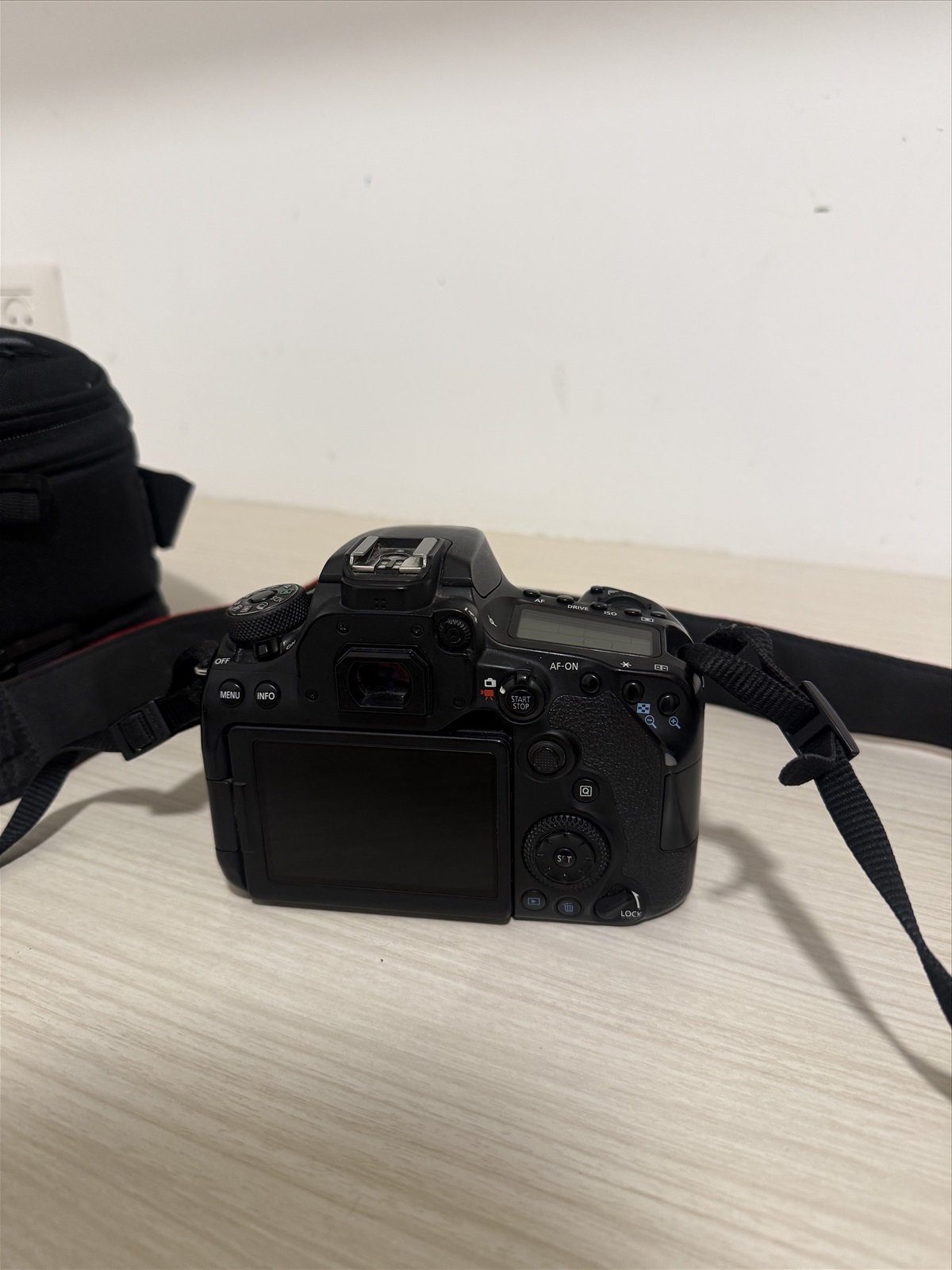 תמונה 3, Canon EOS 90D עם עדשת Canon למכירה בראשון לציון | צילום  מצלמה רפלקס ד...