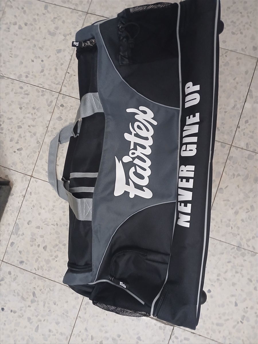 תמונה 1, תיק וחולצה של fairtex  למכירה בירושלים | ציוד ספורט  אומנויות לחימה