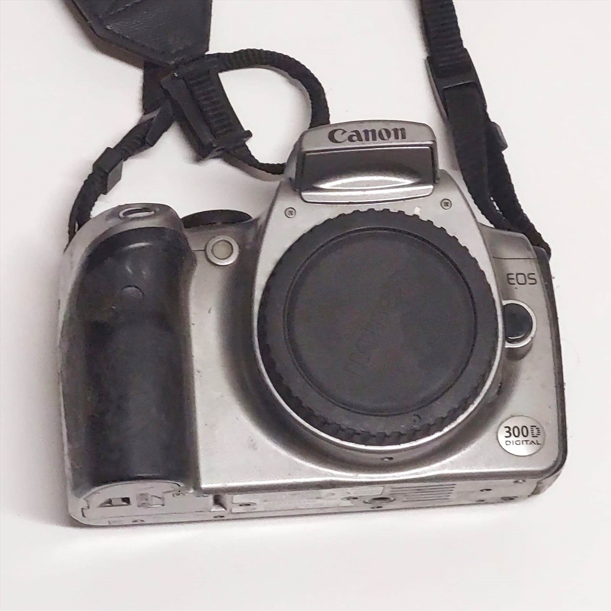 תמונה 1, מצלמה דיגיטלית Canon EOS 300D למכירה בהוד השרון | אספנות  מצלמות