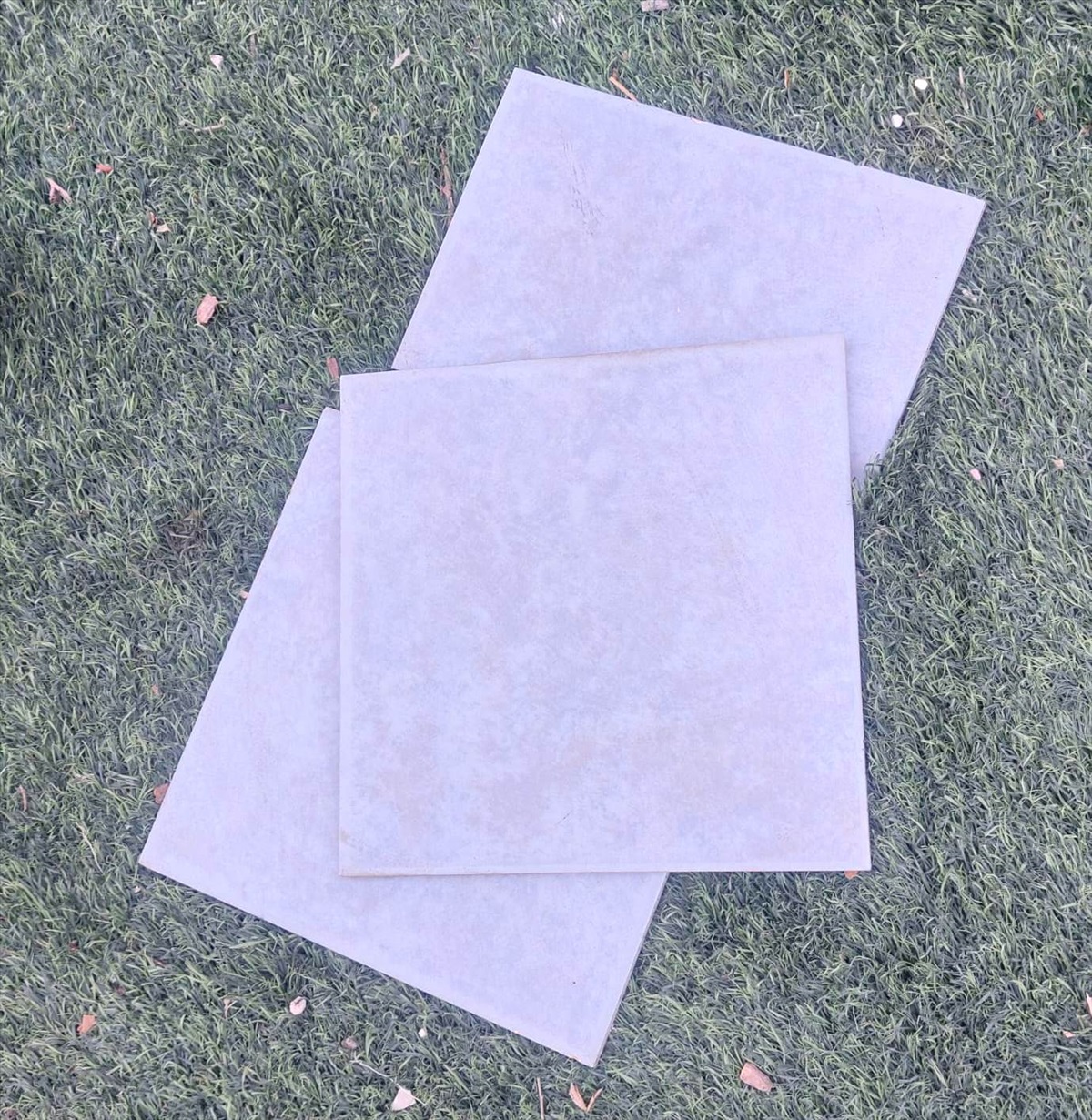 תמונה 1, שניים וחצי אריחי קרמיקה  20X20 למכירה בהוד השרון | לבית  ריצוף וחיפוי