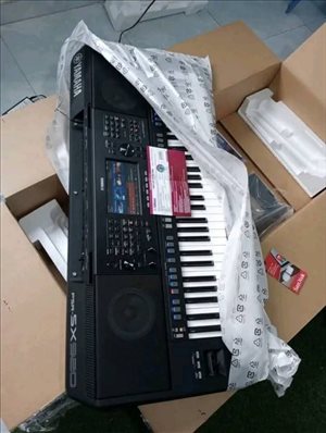 New Yamaha PSR SX720 keyboard  