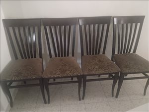 סט 6 כיסאות עץ מרופדים לפינת א 