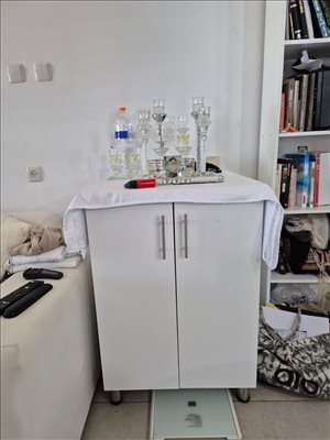 ארון אחסון לבן 2 דלתות 