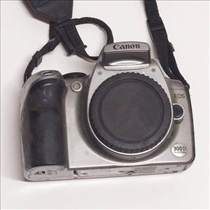 מצלמה דיגיטלית Canon EOS 300D 