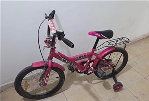 אופניים עם גלגלי עזר  