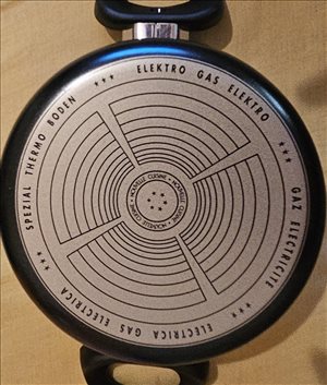 2 מחבתות נון סטיק וסיר עם מכסה 