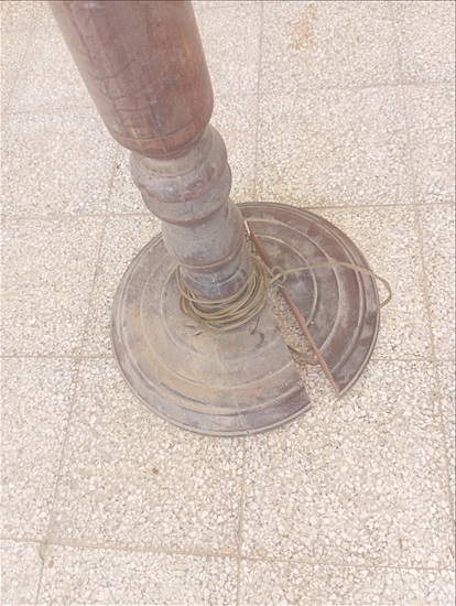 תמונה 3 ,מנורת עמידה יפה וינטג', כפרי.  למכירה בחיפה מוצרי חשמל  תאורה ונברשות