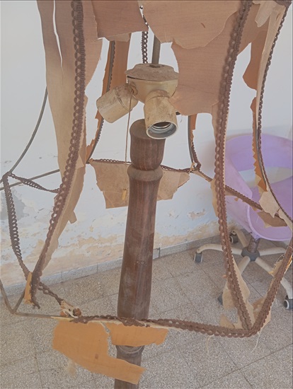 תמונה 4 ,מנורת עמידה יפה וינטג', כפרי.  למכירה בחיפה מוצרי חשמל  תאורה ונברשות