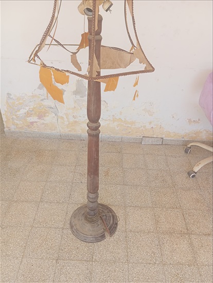 תמונה 6 ,מנורת עמידה יפה וינטג', כפרי.  למכירה בחיפה מוצרי חשמל  תאורה ונברשות