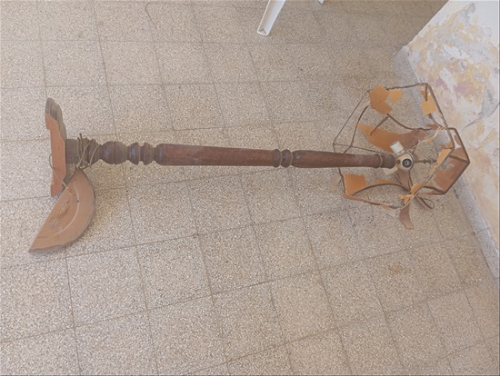 תמונה 7 ,מנורת עמידה יפה וינטג', כפרי.  למכירה בחיפה מוצרי חשמל  תאורה ונברשות