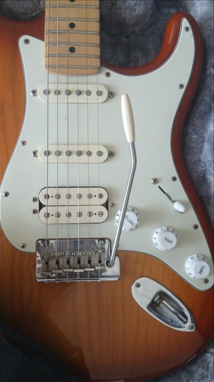 תמונה 5 ,Fender Strat Corona California למכירה בפתח תקווה כלי נגינה  גיטרה חשמלית