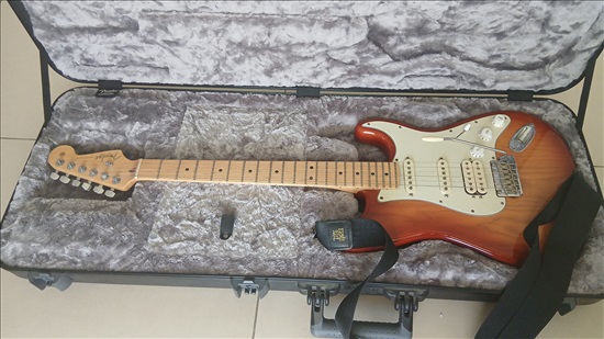 תמונה 4 ,Fender Strat Corona California למכירה בפתח תקווה כלי נגינה  גיטרה חשמלית